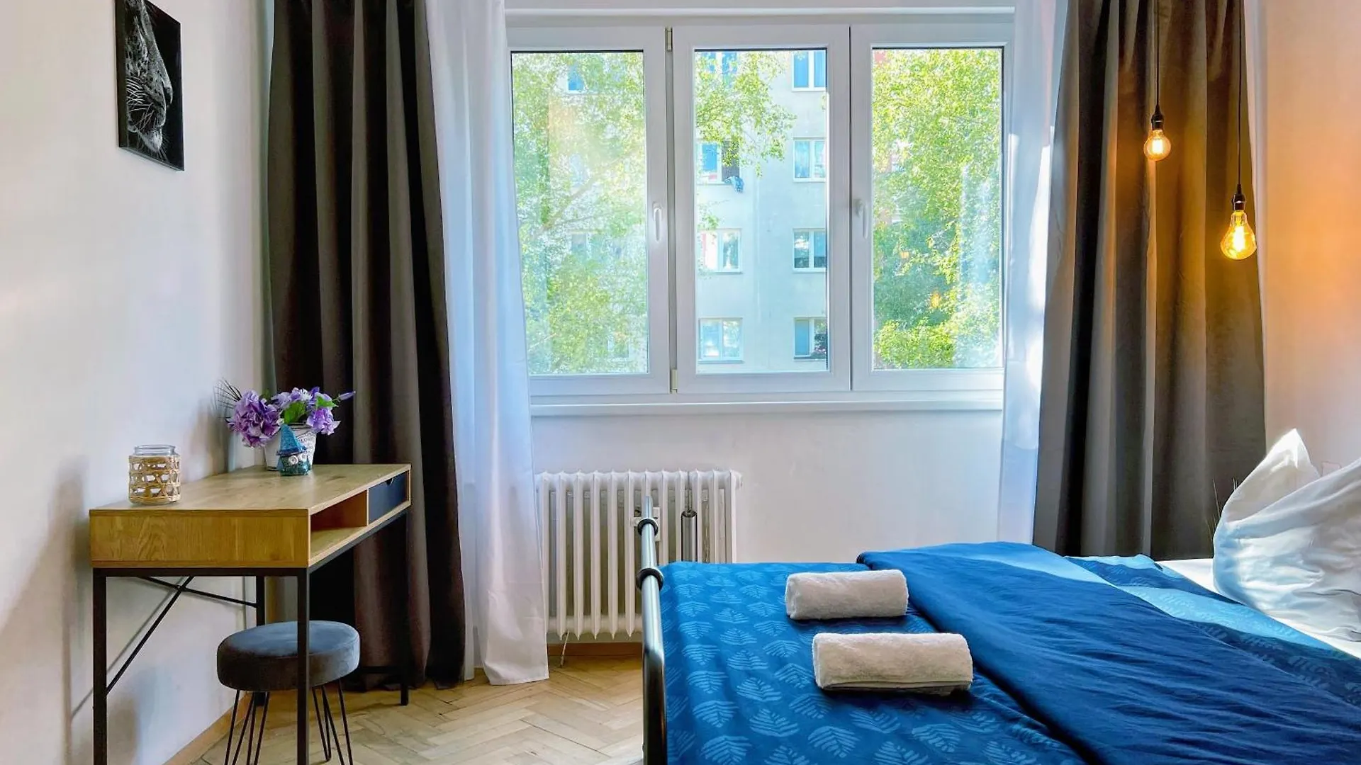 Jana'S Wow Apt, 2Br, Metro Next Door, Near The Airport براغ شقة